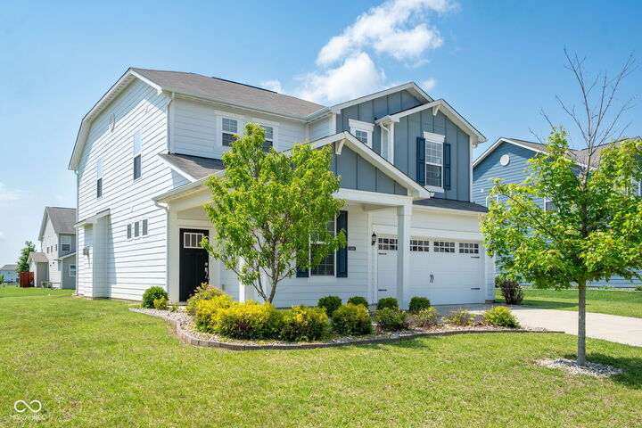 Property Photo:  15469 Eastpark Circle W  IN 46037 