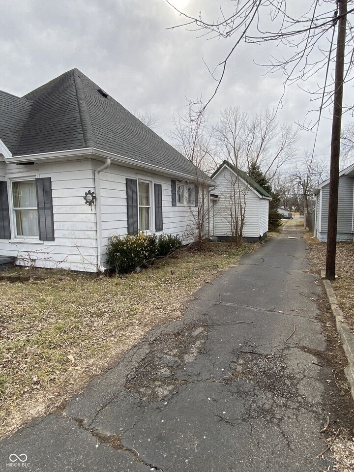 Property Photo: 2103 6th Street IN 47201