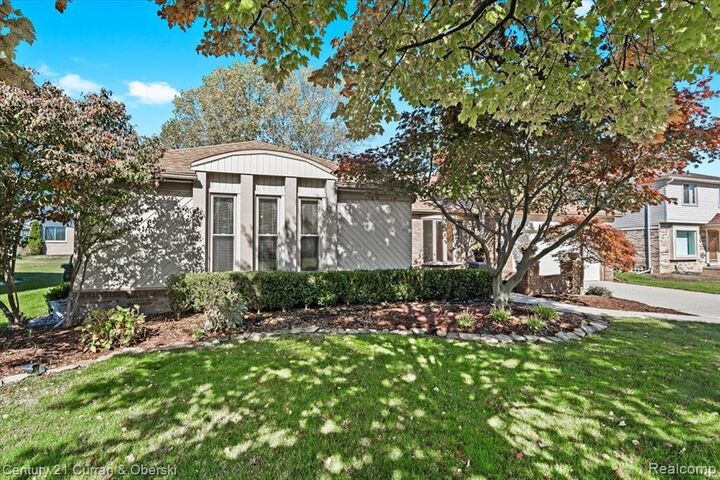 Property Photo:  37578 Munger Drive  MI 48154 1277 