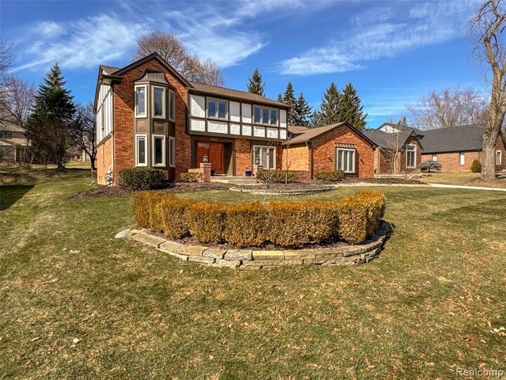 Property Photo:  5363 Clearview Drive  MI 48098 2427 
