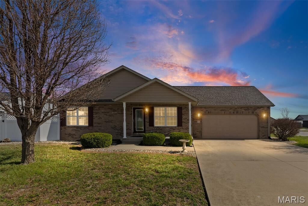 Property Photo: 5 N Harvest Crest Court IL 62249