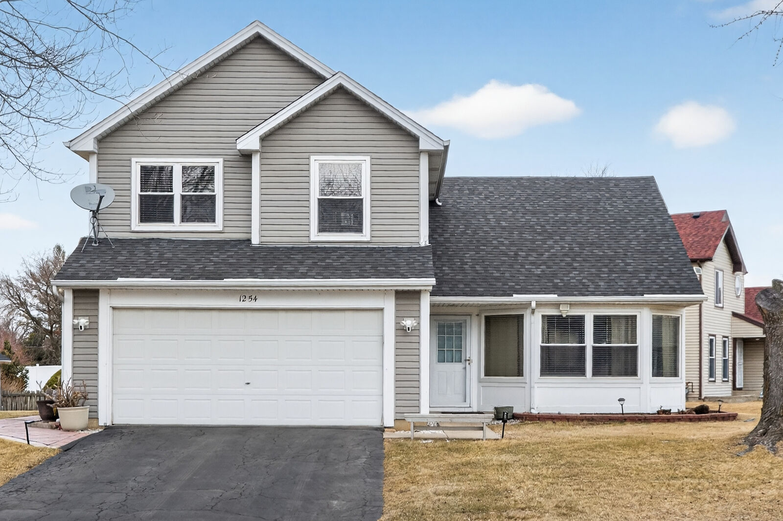 Property Photo:  1254 Red Oak Court  IL 60120 