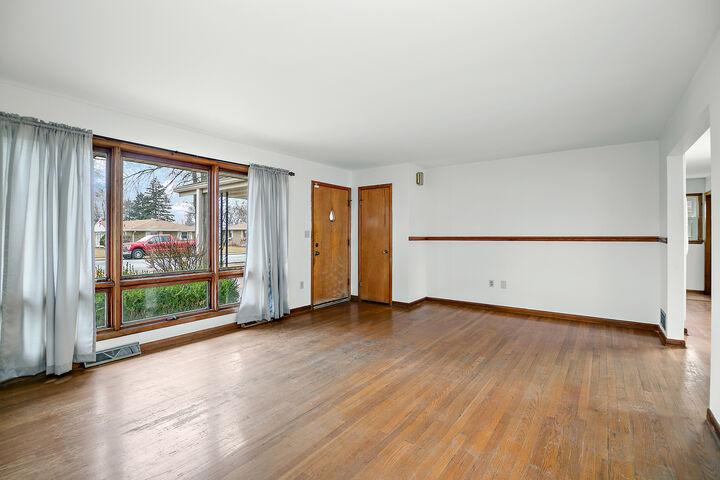 Property Photo:  750 Bishop Court  IL 60915 