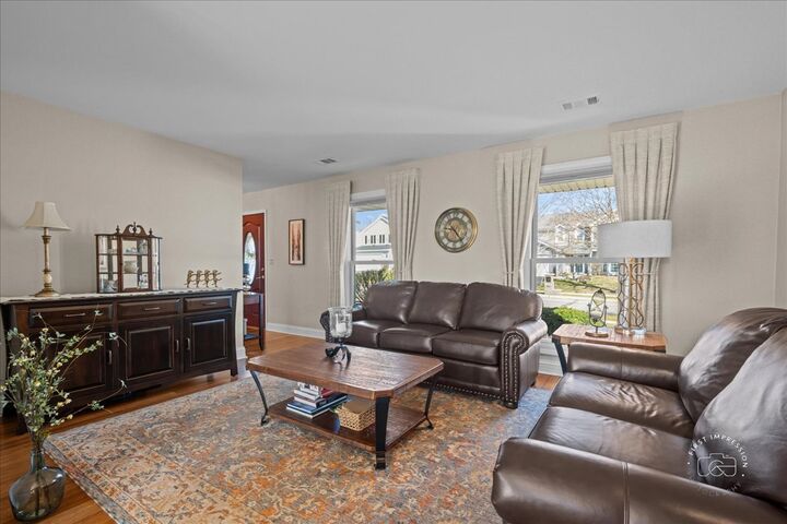 Property Photo: 1060 Cliff View Lane IL 60188