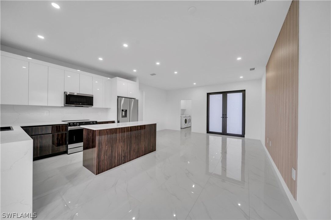 Property Photo:  704 Holmes Avenue  FL 33974 