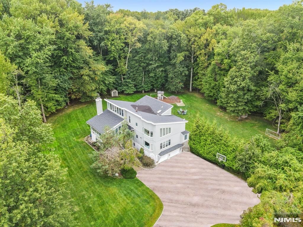 Property Photo:  305 Westwind Court  NJ 07648 