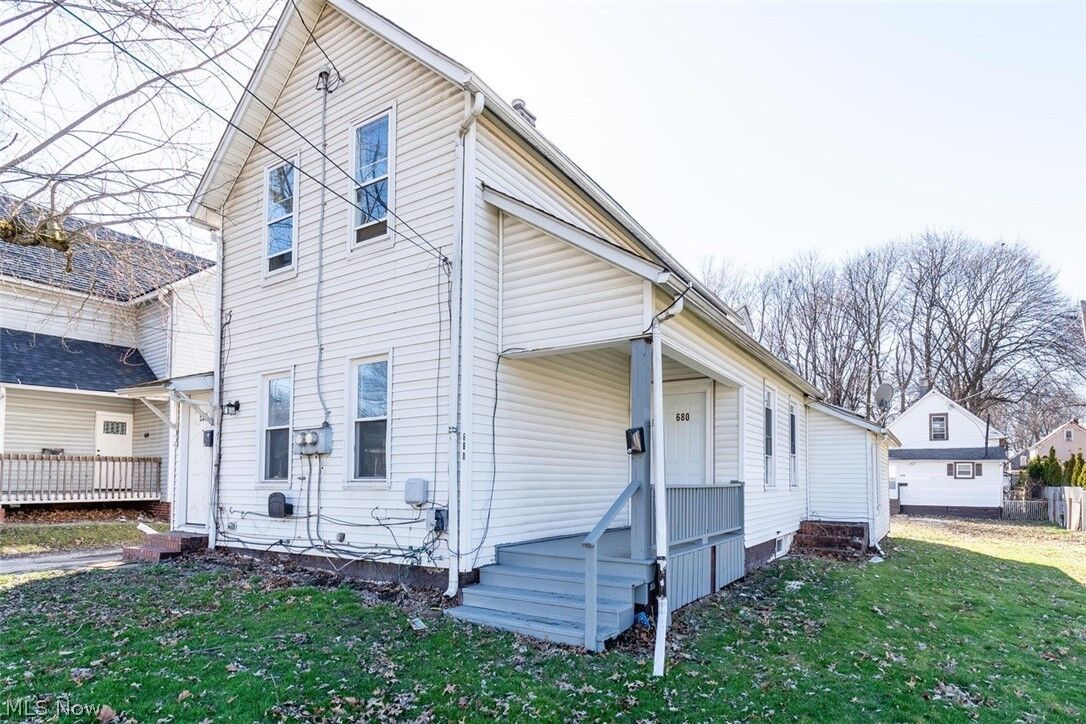 Property Photo:  678-682 Sumner  OH 44311 