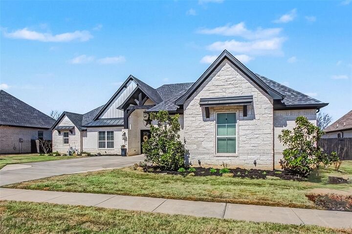 Property Photo:  324 Landview Drive  TX 76028 