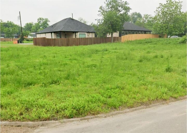 Property Photo: 1704 Stuart Street TX 75401