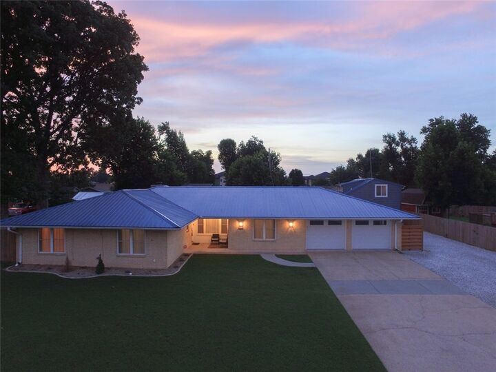 Property Photo: 1839 S 11th Place AR 72756