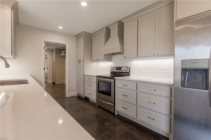 Property Photo:  1839 S 11th Place  AR 72756 