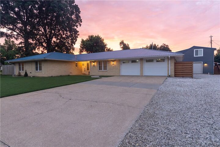 Property Photo: 1839 S 11th Place AR 72756