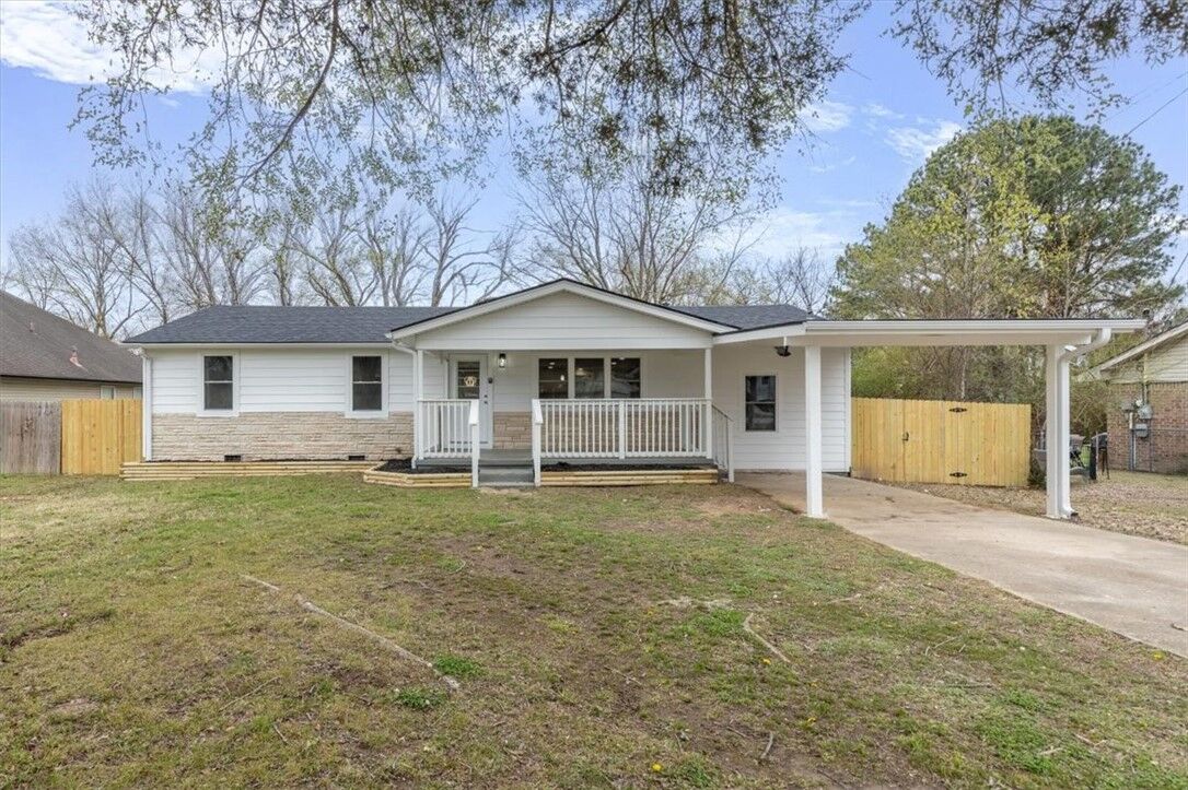 Property Photo:  306 S Ozark Street  AR 72753 