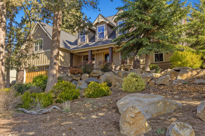 Property Photo:  11017 Siskin Lane  OR 97601 