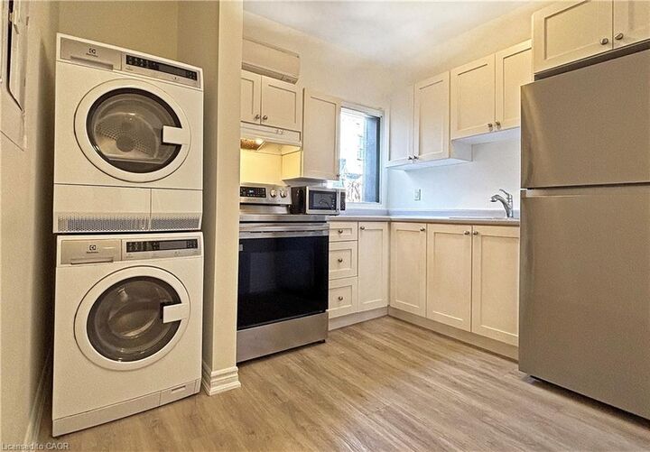Property Photo:  76 Wentworth Street S 2  ON L8N 2Y9 