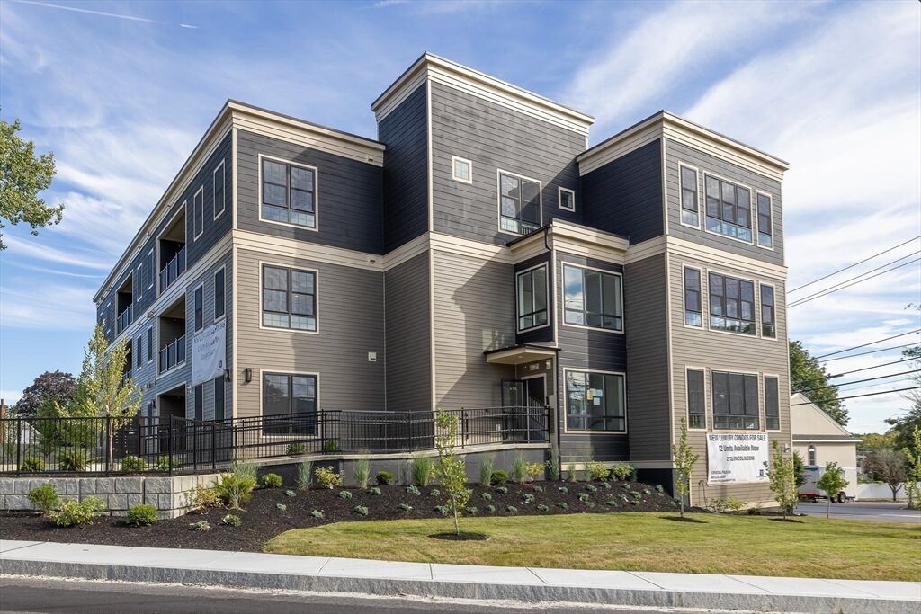 Property Photo: 272 Lincoln St 102 MA 01752