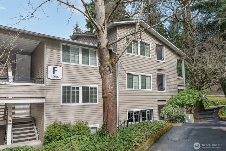 Property Photo:  10016 NE 120th Lane F103  WA 98034 