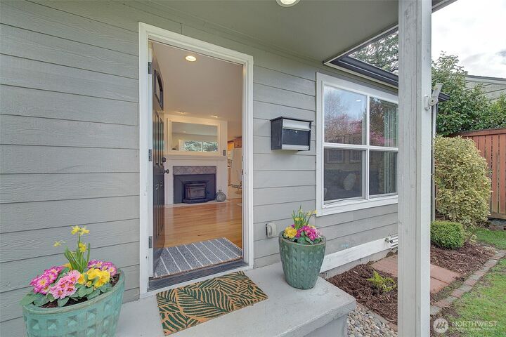 Property Photo:  7940  17th Avenue SW  WA 98106 