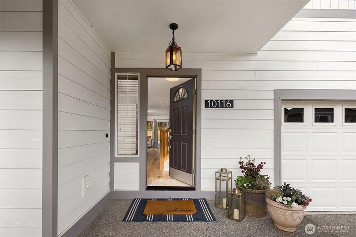 Property Photo:  10116  224th Avenue NE  WA 98053 