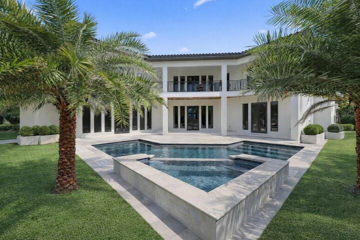 Property Photo:  298 NE 8th Street  FL 33432 