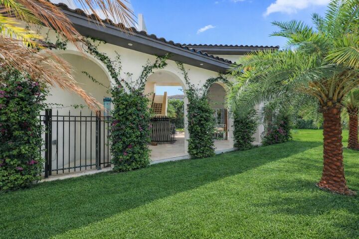 Property Photo:  298 NE 8th Street  FL 33432 