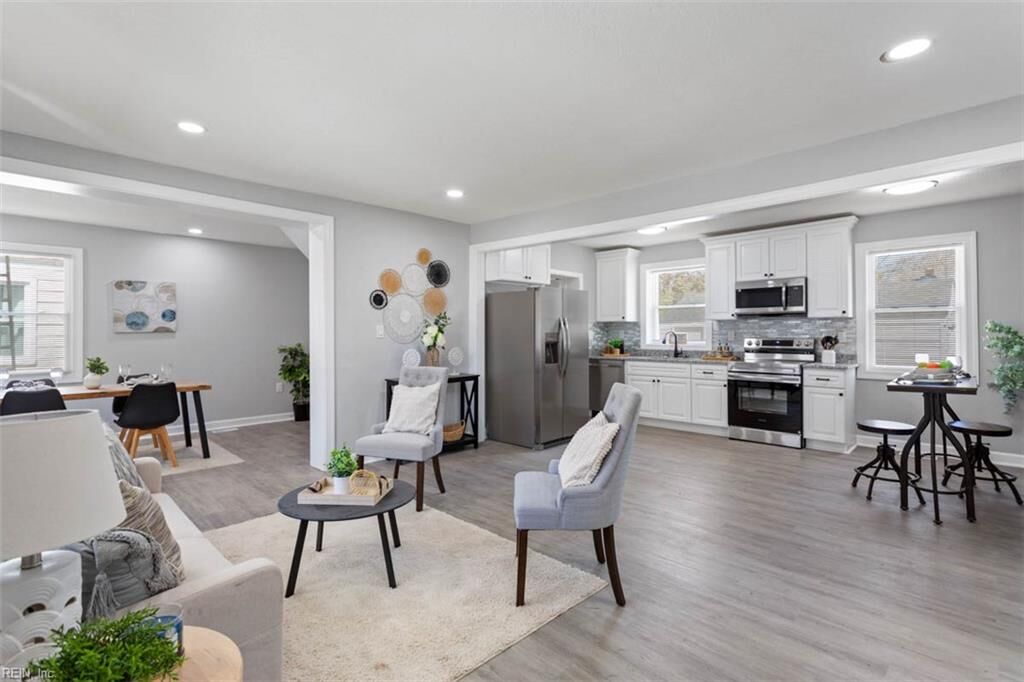 Property Photo:  98 Nicholson St  VA 23702 