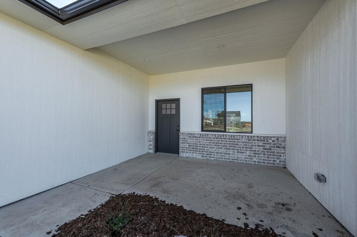 Photo de la propriété:  707 E Elmwood St  KS 67147 