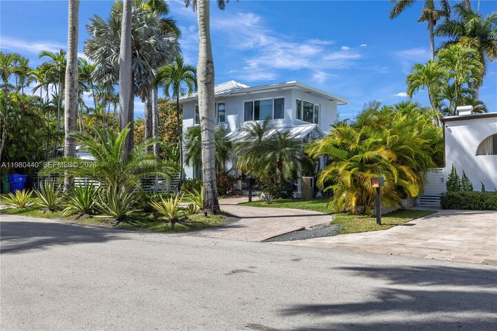 Property Photo:  1121 NE 85th St  FL 33138 