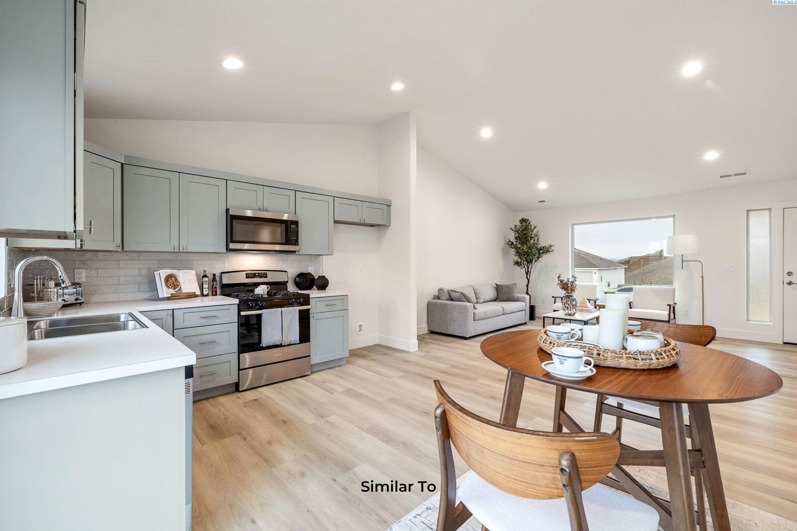 Property Photo:  254 N Dewberry Pl  WA 99336 