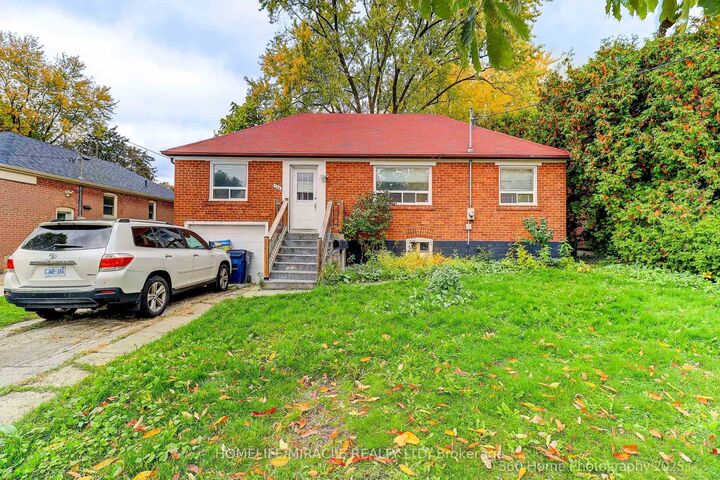 Property Photo: 106 Johnston Avenue ON M2N 1H2