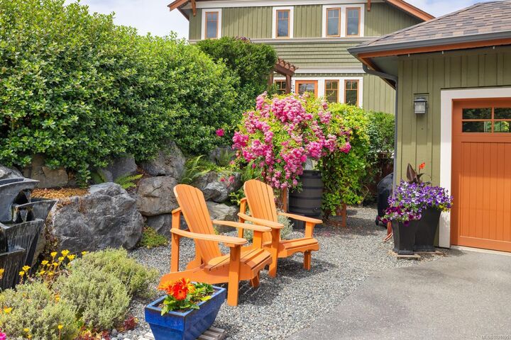Property Photo: 262A Fulford-Ganges Rd BC V8K 2L4