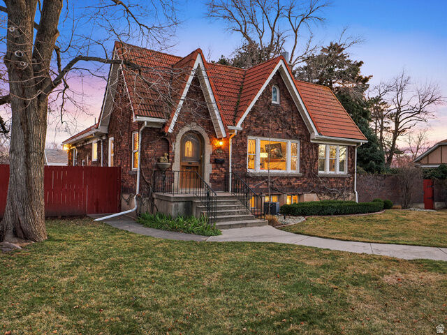 Property Photo:  2010 E 2100 S  UT 84109 