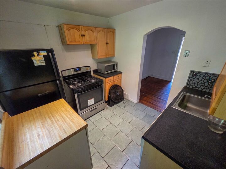 Property Photo:  2050 Laketon Rd  PA 15221 
