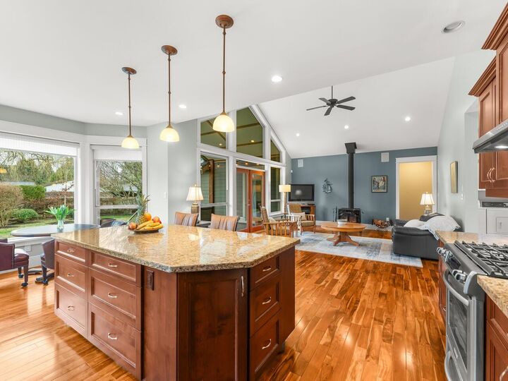 Photo de la propriété:  8997 McAllister Road  BC V1M 2R4 