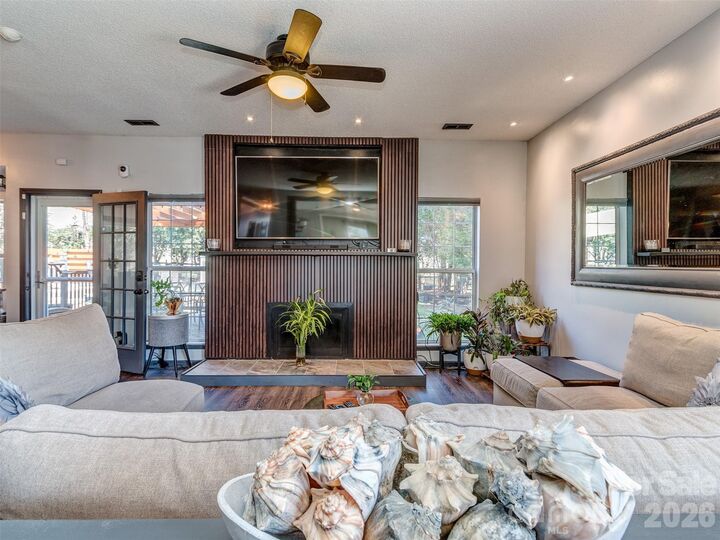 Property Photo: 4522 Brownes Ferry Road NC 28269