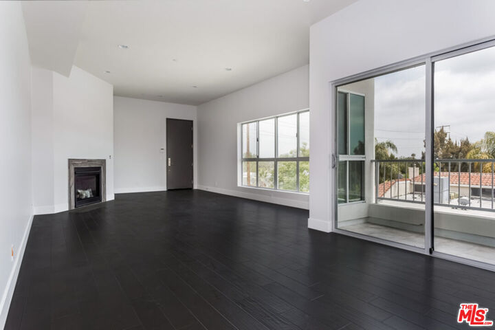 Property Photo:  1945 Overland Ave  CA 90025 