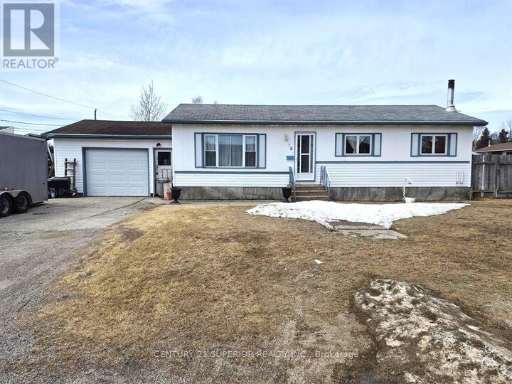 18 Lloyd Irwin Street — photo 1