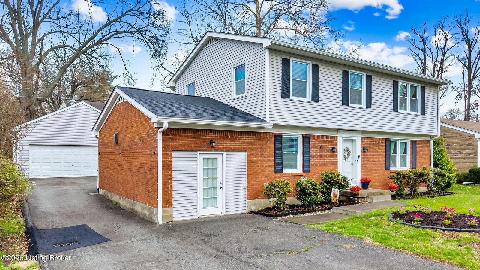 Property Photo:  2815 Goose Creek Rd  KY 40242 