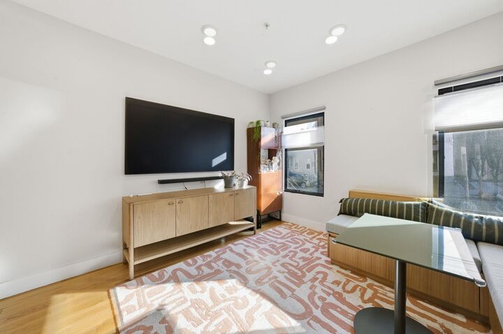 Property Photo:  22 Lincoln St 1  NJ 07307 