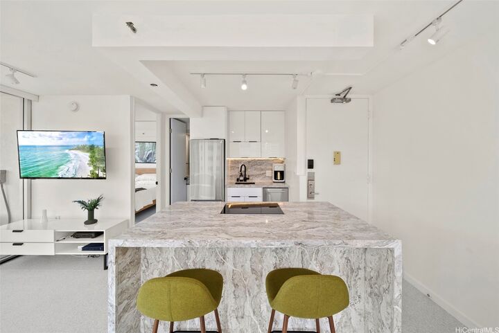 Property Photo:  2427 Kuhio Avenue 807  HI 96815 