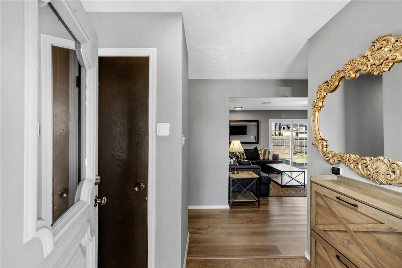 Property Photo:  127 SE Berkshire Way  OK 73501 