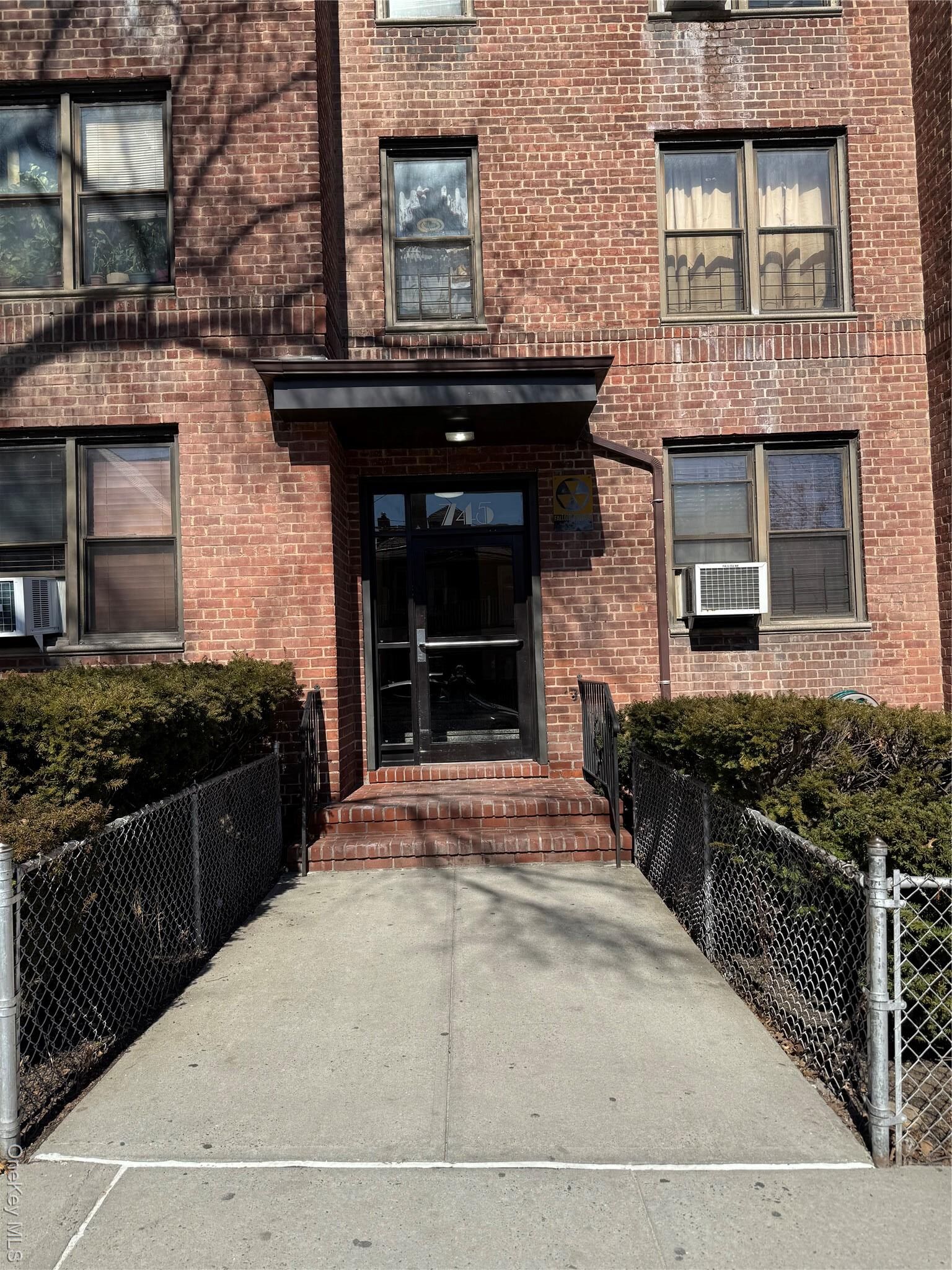 Property Photo:  745 E 231st Street 3F  NY 10466 