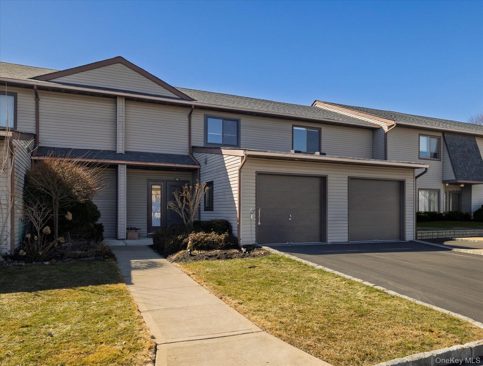 Property Photo:  100 Daly Boulevard 408  NY 11572 