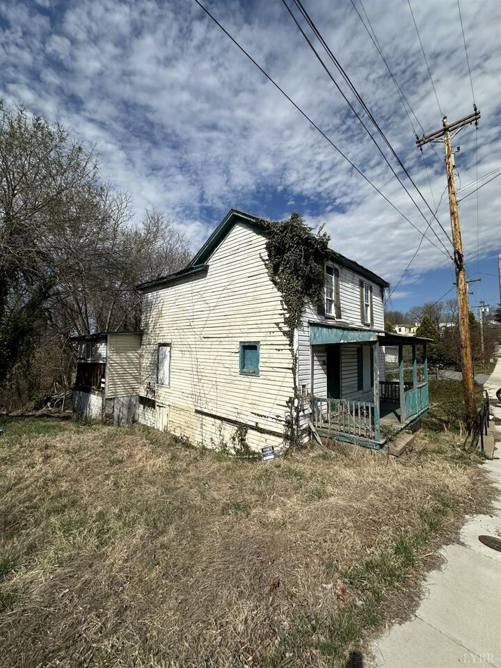 Property Photo: 817 4th Street VA 24504