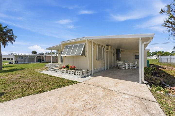Property Photo: 774 Baja Viejo FL 34224