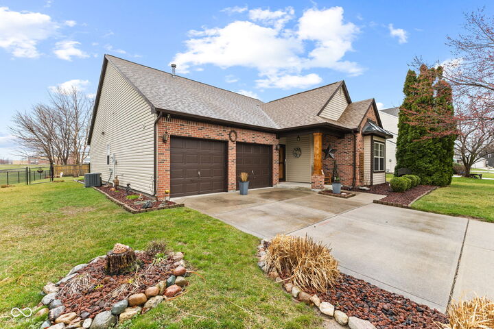 Property Photo: 581 Gatewood Drive IN 46143