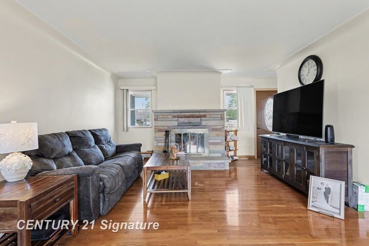 Property Photo:  2568 Kuhlman Drive  MI 48603 