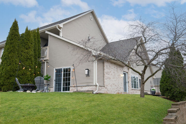 Property Photo: 1084 Quinlan Dr A WI 53072