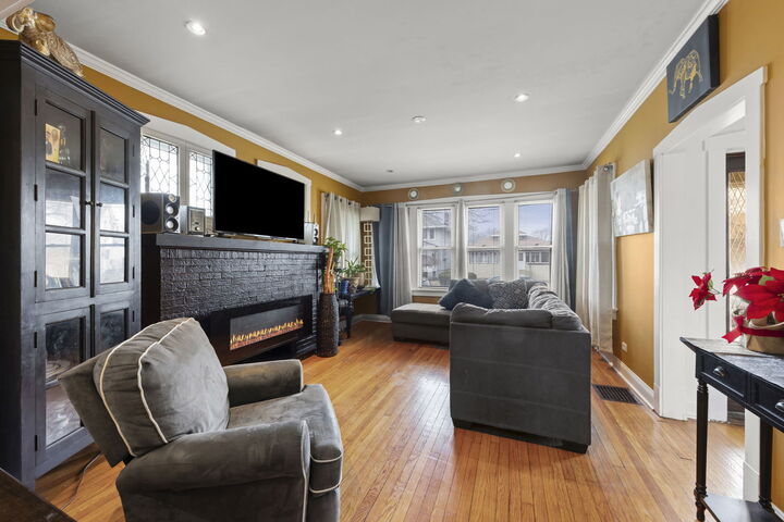 Property Photo:  630 Thomas Avenue  IL 60130 