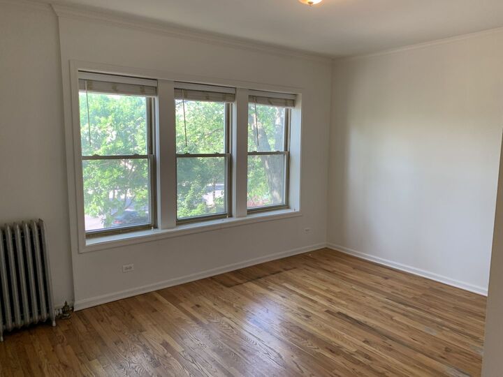 Property Photo: 1943 W Chase Avenue 2 IL 60645